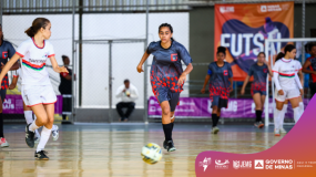 As finais do futsal feminino foram pura emoção! Torcida, raça e espírito esportivo em cada lance. Confira todos os cliques!